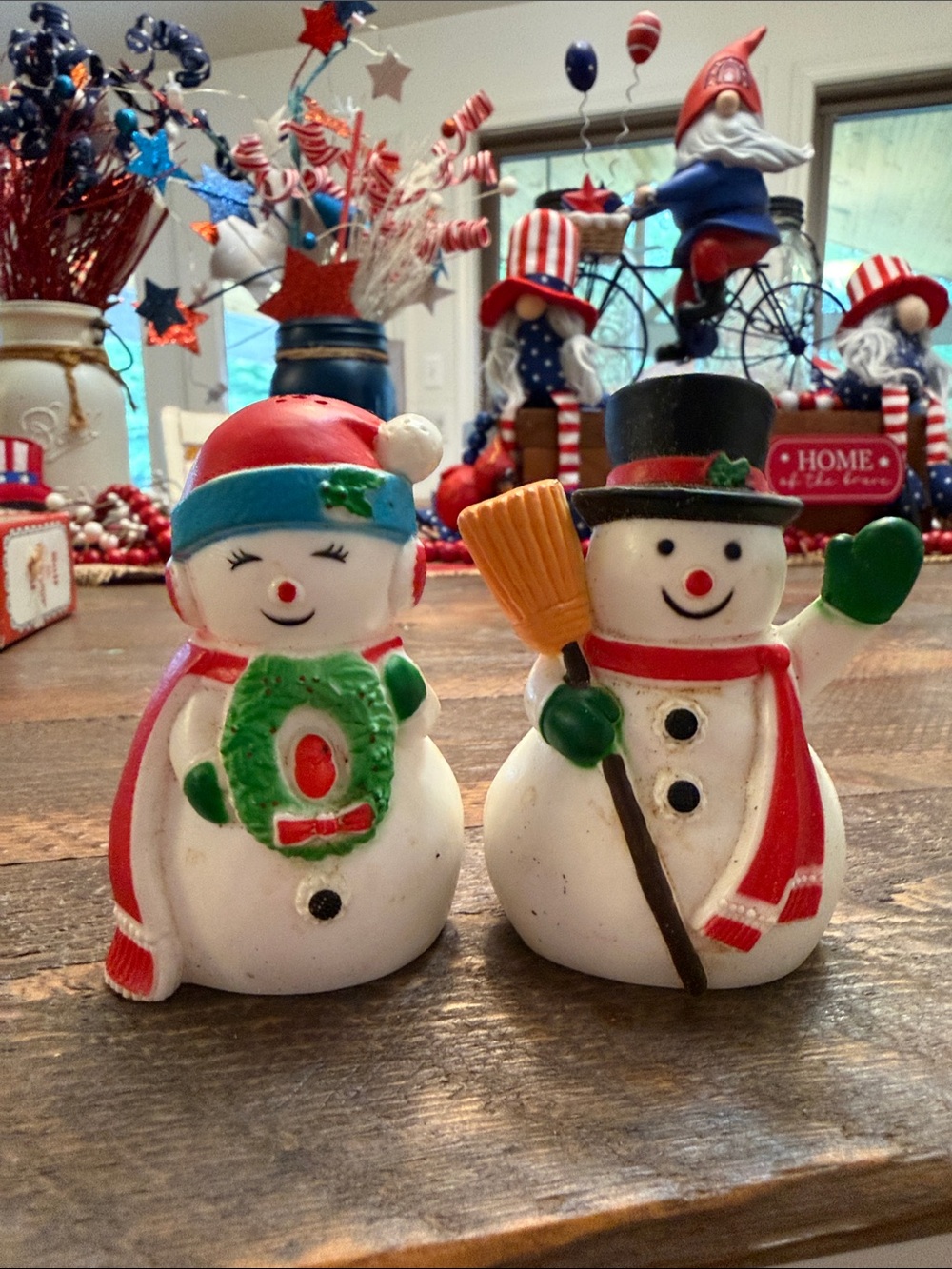 Vintage 1986 Mr & Mrs Snowman Plastic Salt and Pepper Shaker Set New In Box